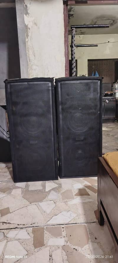 DJ speaker sounds system for sale in good condition with 800f mixer