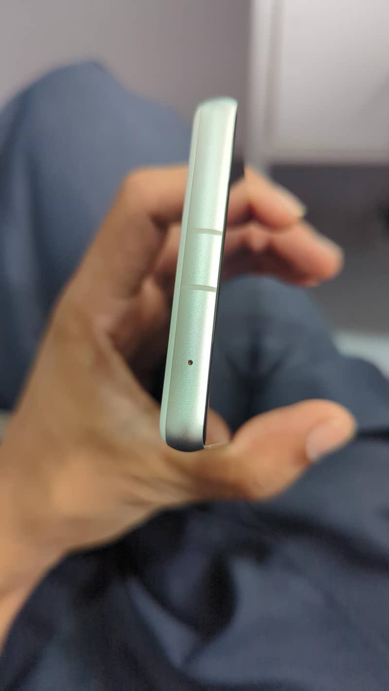 Google Pixel 7a 2