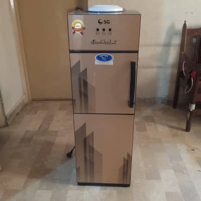 SG DISPENSER WITH REFRIGERATOR IN NEW CONDITION