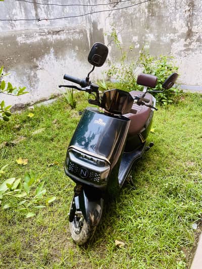 Crown firefly electric Scooty( In warranty ) Lithium ion battery