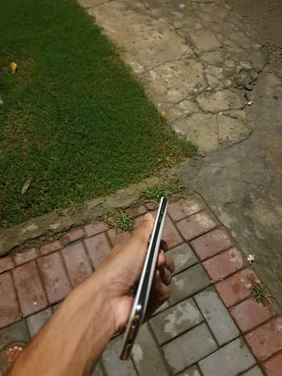 Sharp Aquos R2