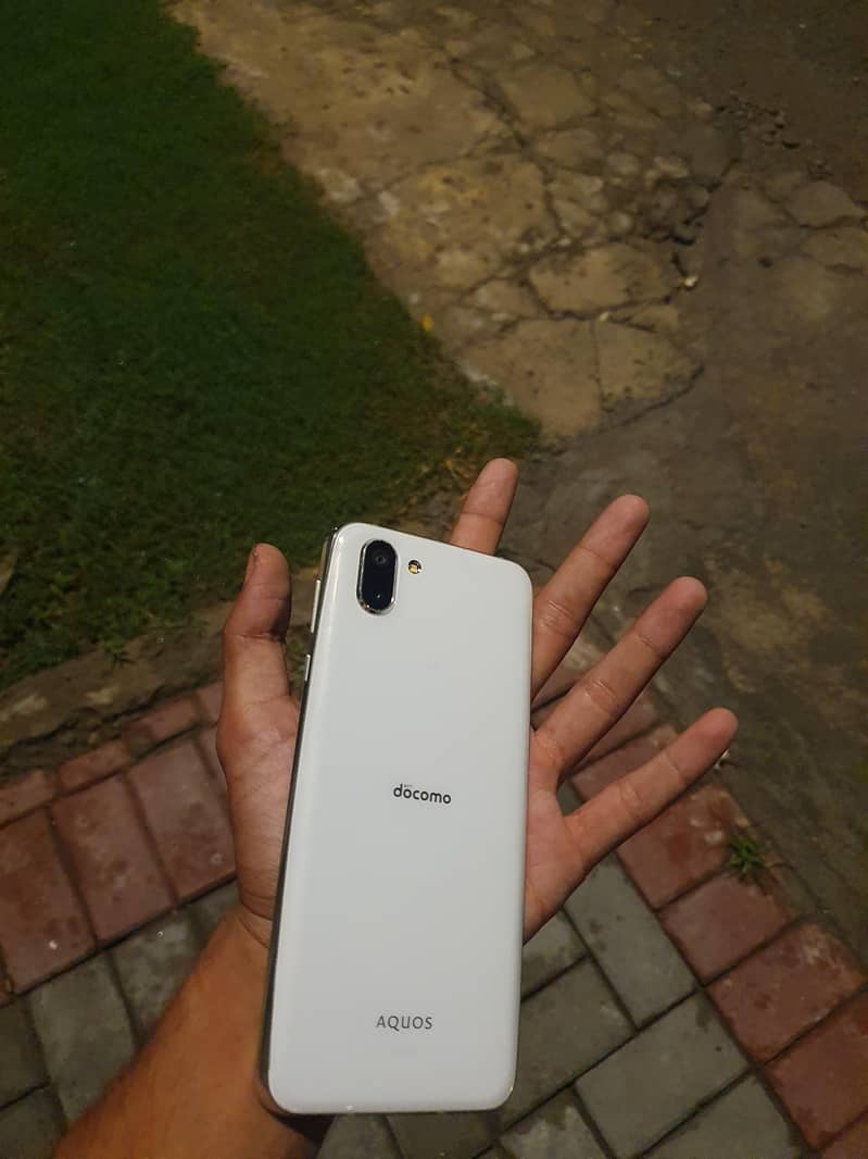 Sharp Aquos R2 3