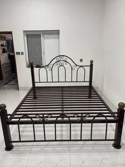 King size large bed