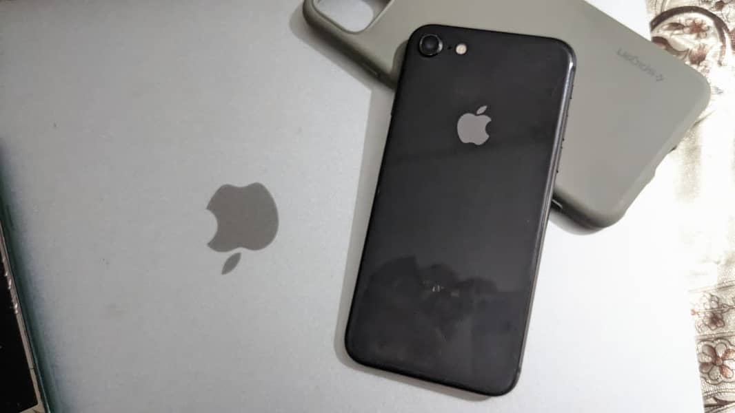 Apple iPhone 8 0