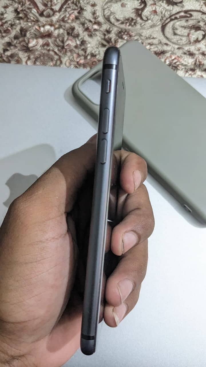 Apple iPhone 8 1