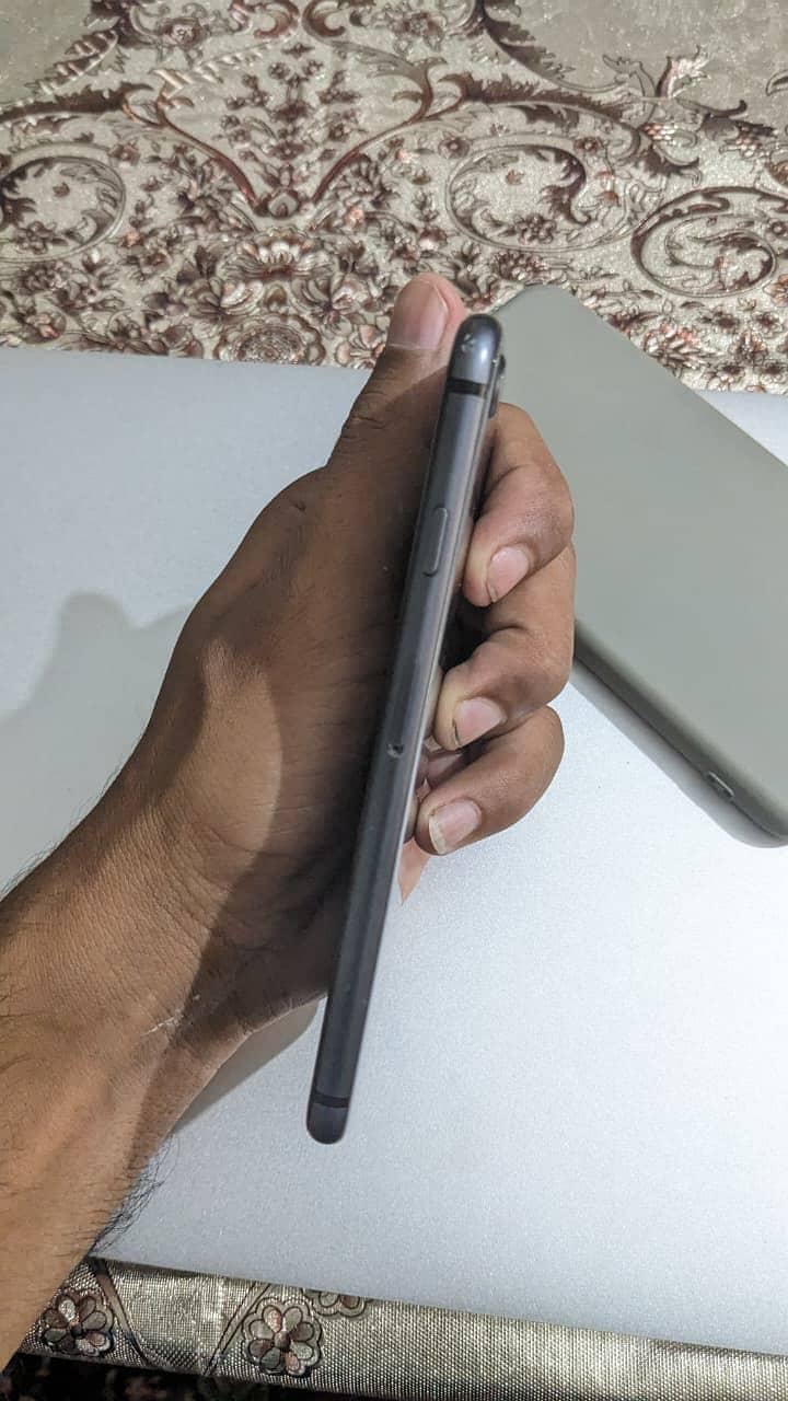 Apple iPhone 8 4