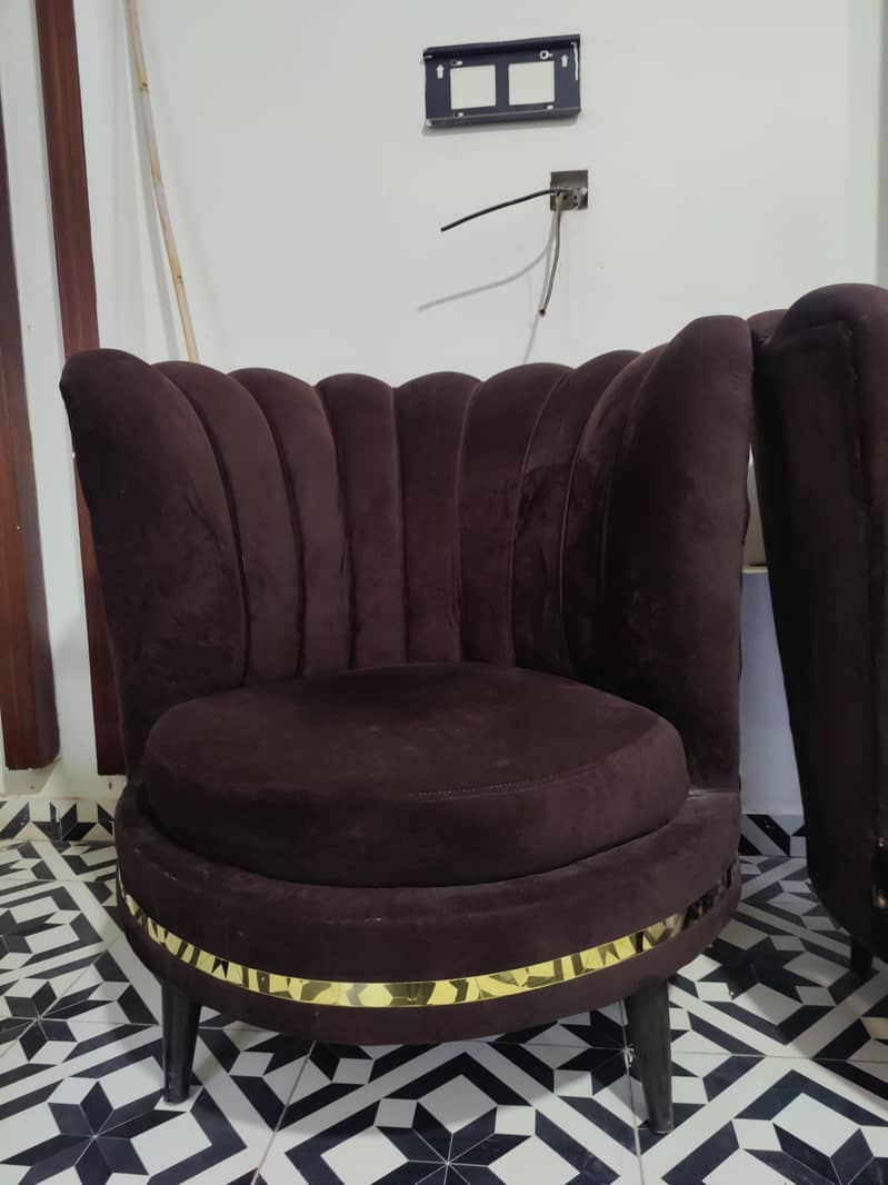 2 Single sofas 1