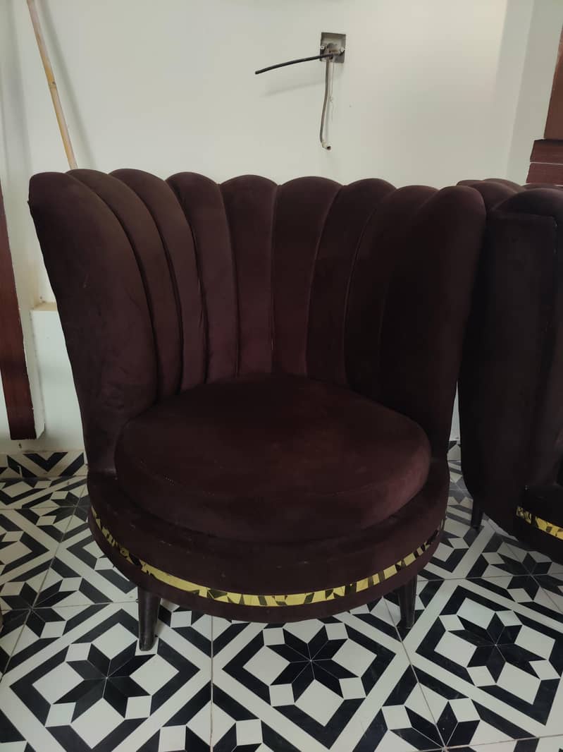 2 Single sofas 3