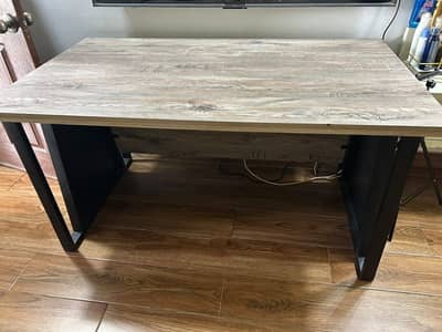 Computer table