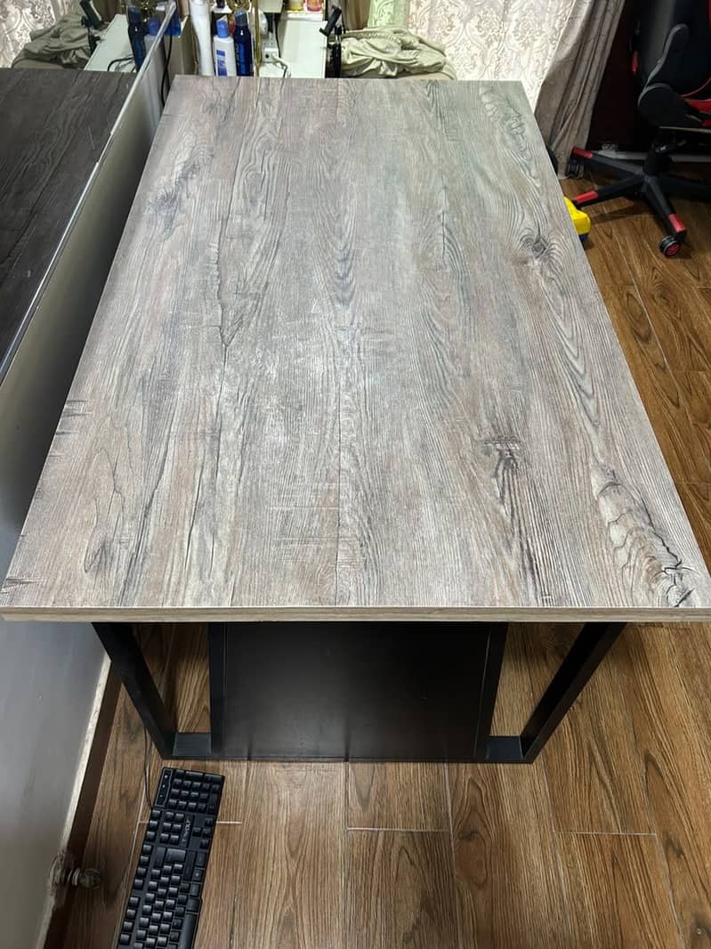 Computer table 1