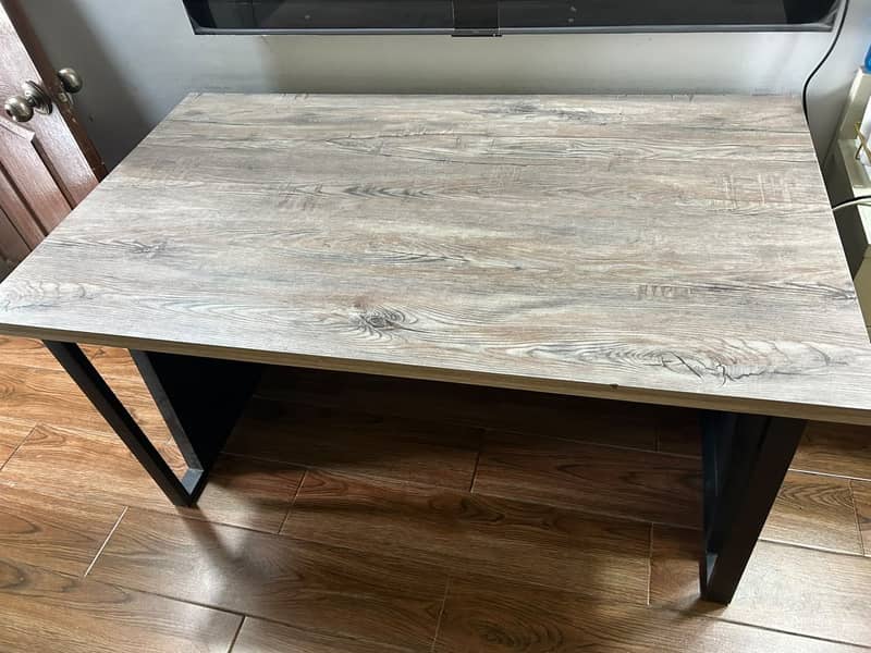 Computer table 4