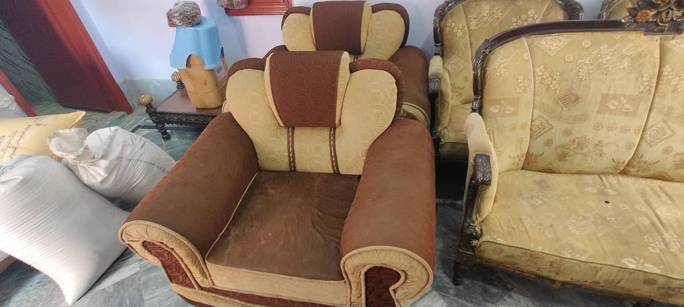 10/8 condition 5setar and 7setar sofas 0