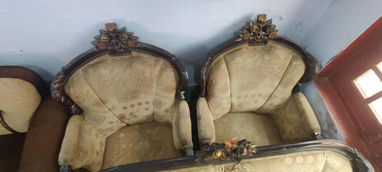10/8 condition 5setar and 7setar sofas 1