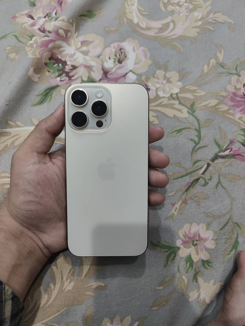 Iphone 16 pro max 5