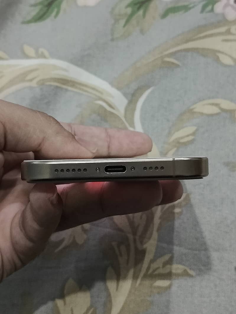 Iphone 16 pro max 6