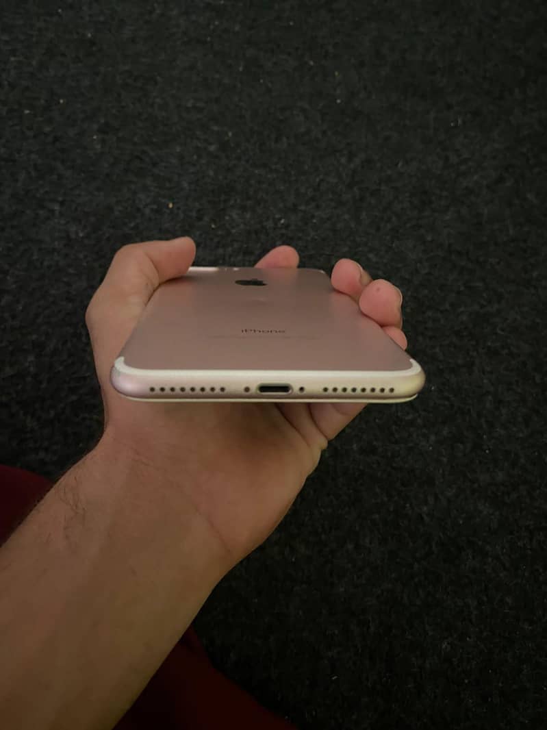 Apple iPhone 7 Plus 3