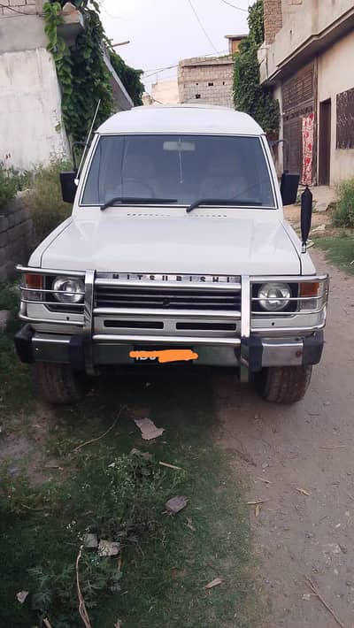 Mitsubishi Pajero 1990