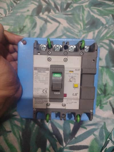 disconnect switch with electric box net metering mein use hota ha