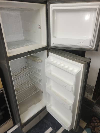 Used Refrigerator for Sale – Excellent Condition