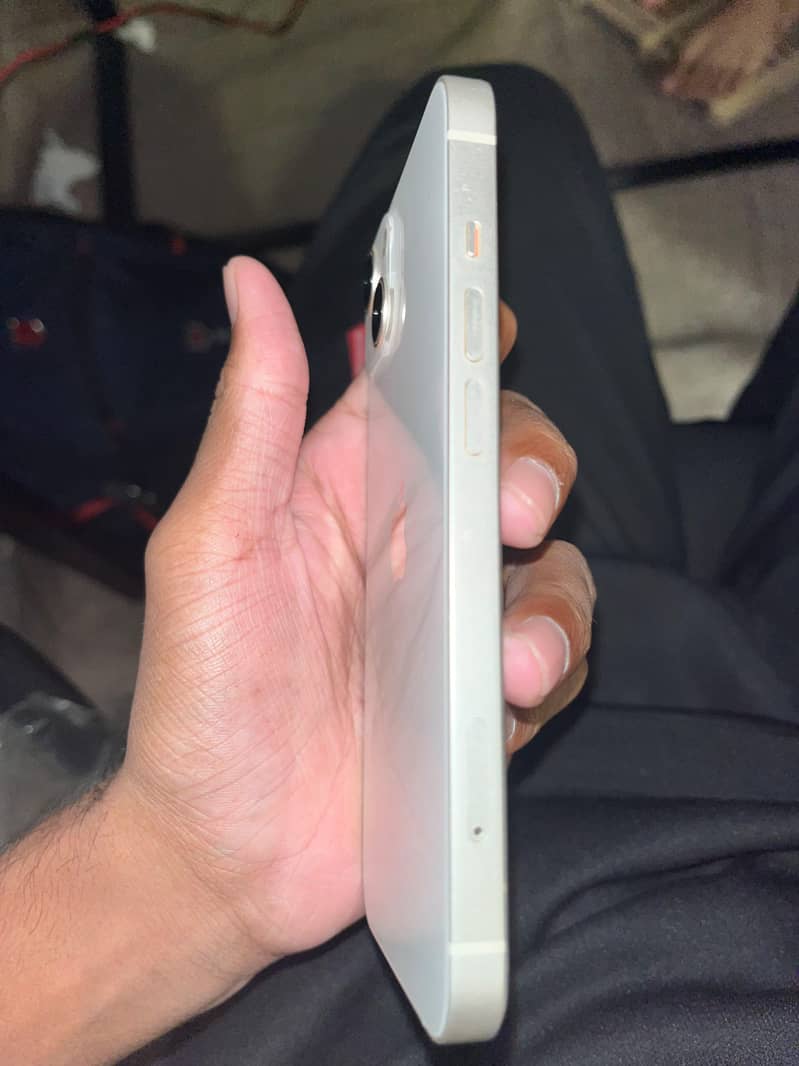 Apple iPhone 13 2