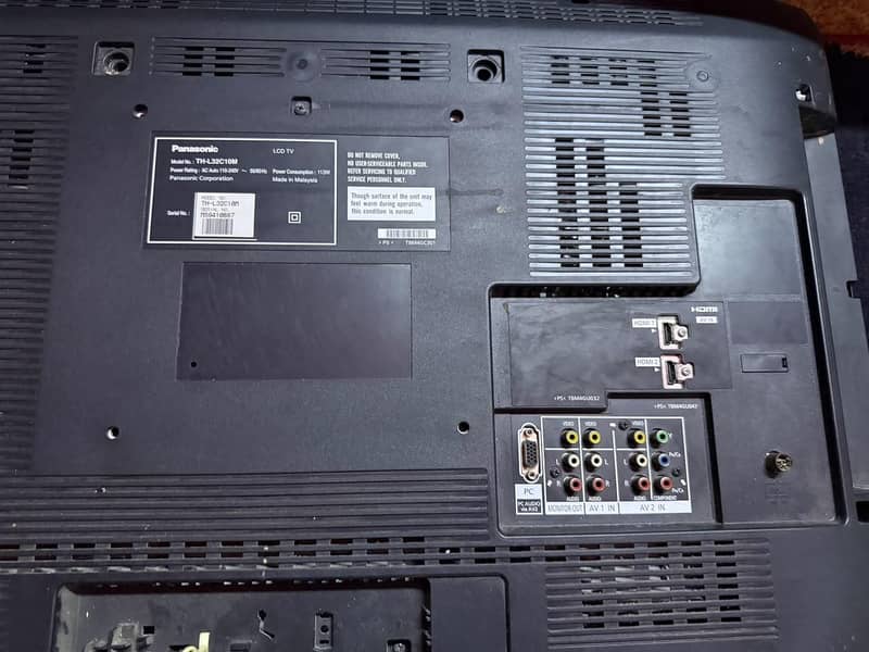 Simple Panasonic 32inch LCD with Android device 3