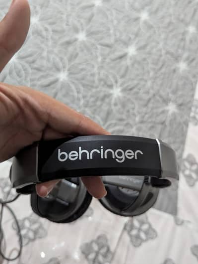 Behringer BDJ 1000 Closed-back DJ Headphones