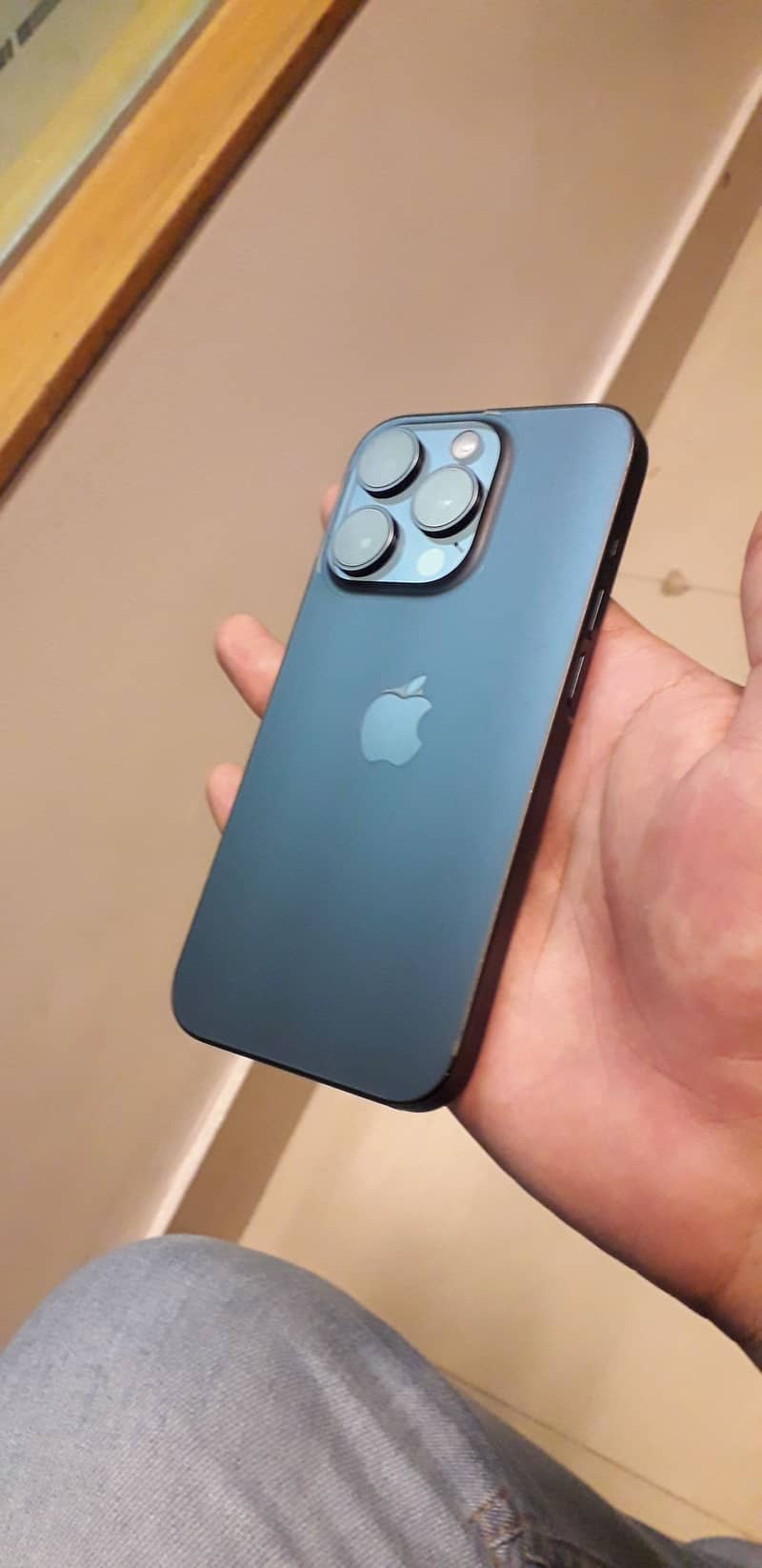 Apple iPhone 15 Pro 0