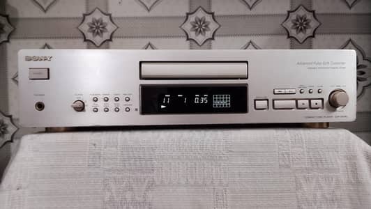 Sony . CDP - XB - 740 . COMPACT CD PLAYER TOTALLY ORIGINAL  .