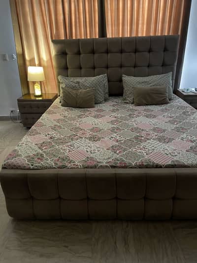 Complete bedroom set - king size bed with side and dressing table