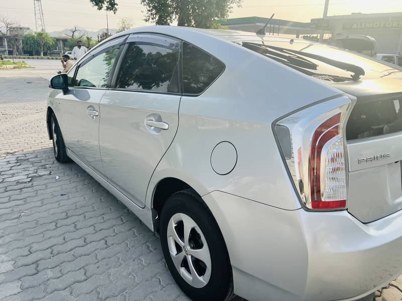Toyata Prius Hybrid | Excellent Condition | Neat & Clean | Ready to Dr 4