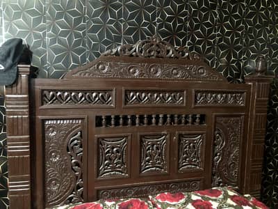 Pure Chinoti wood bed set urgent sale
