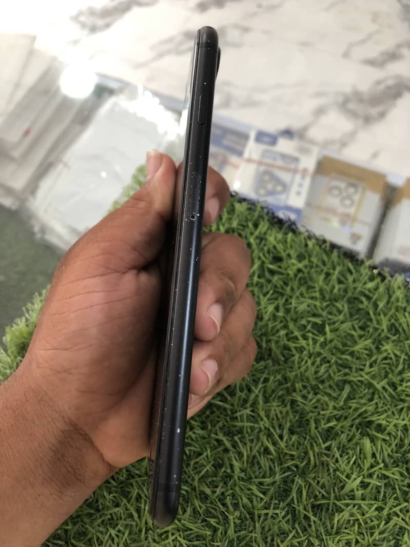 Apple iPhone 7 Plus 2