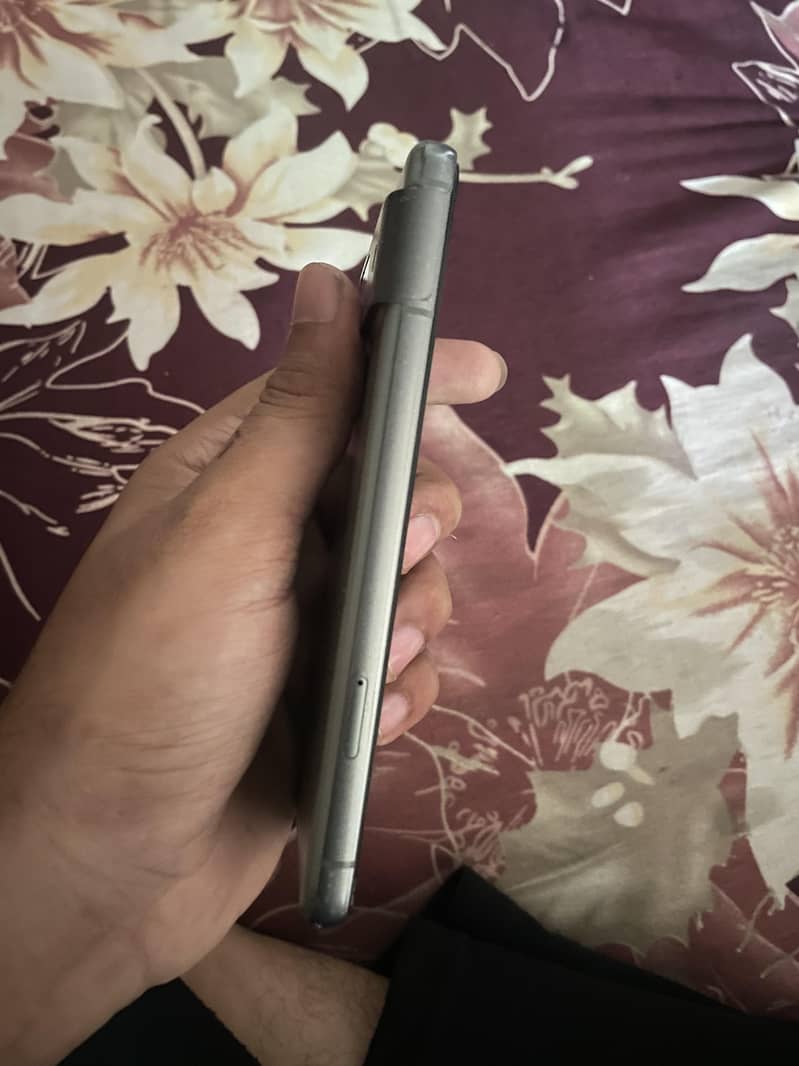 Google Pixel 8 4