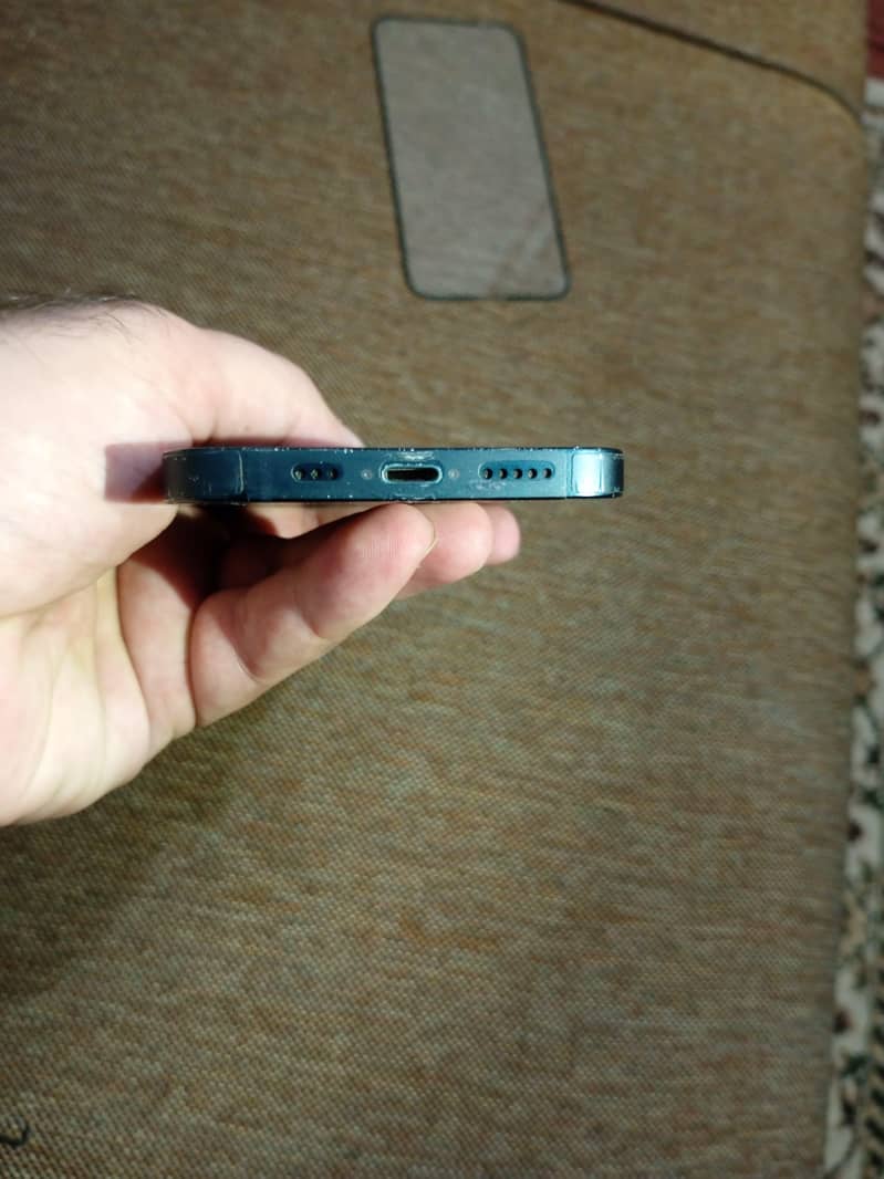 Apple iPhone 13 1