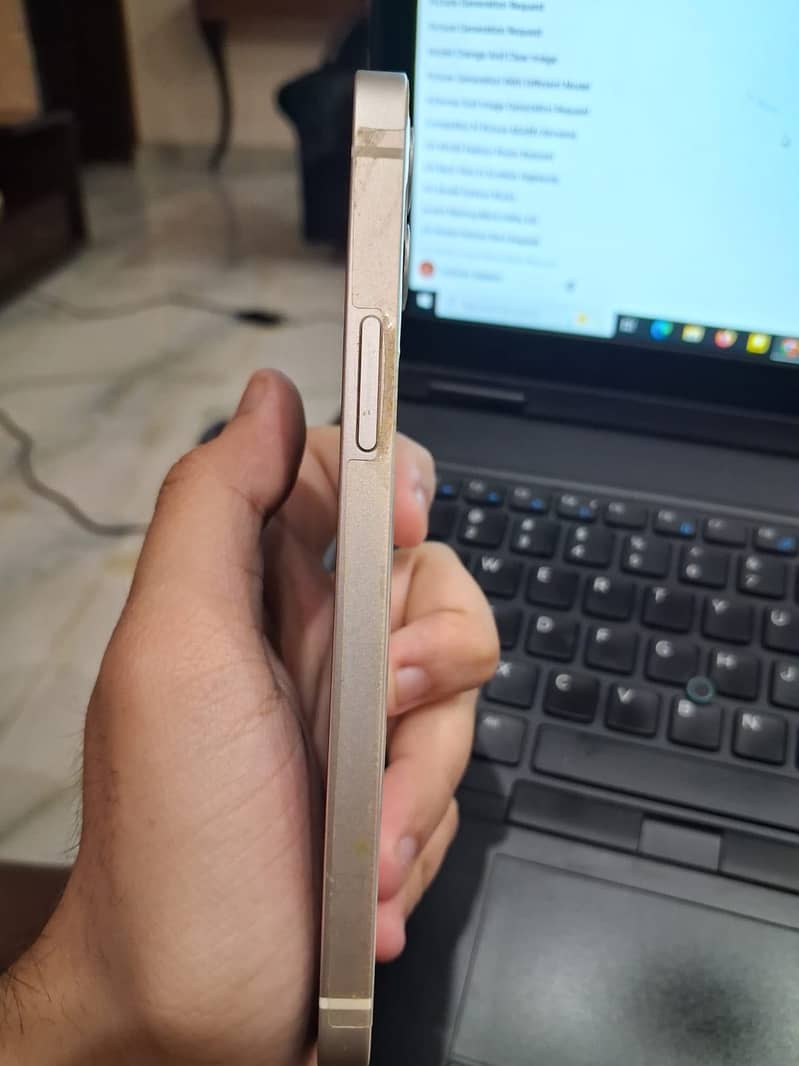 iPhone 12 6