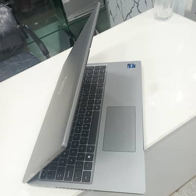 Dell latitude core i7 12 16 GB RAM DDR5 512 NVME 2 GB GARFICKE CADE