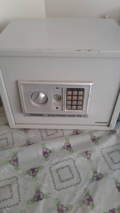 safe/locker for sale