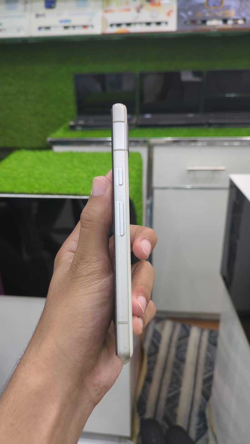 Google Pixel 7a 1
