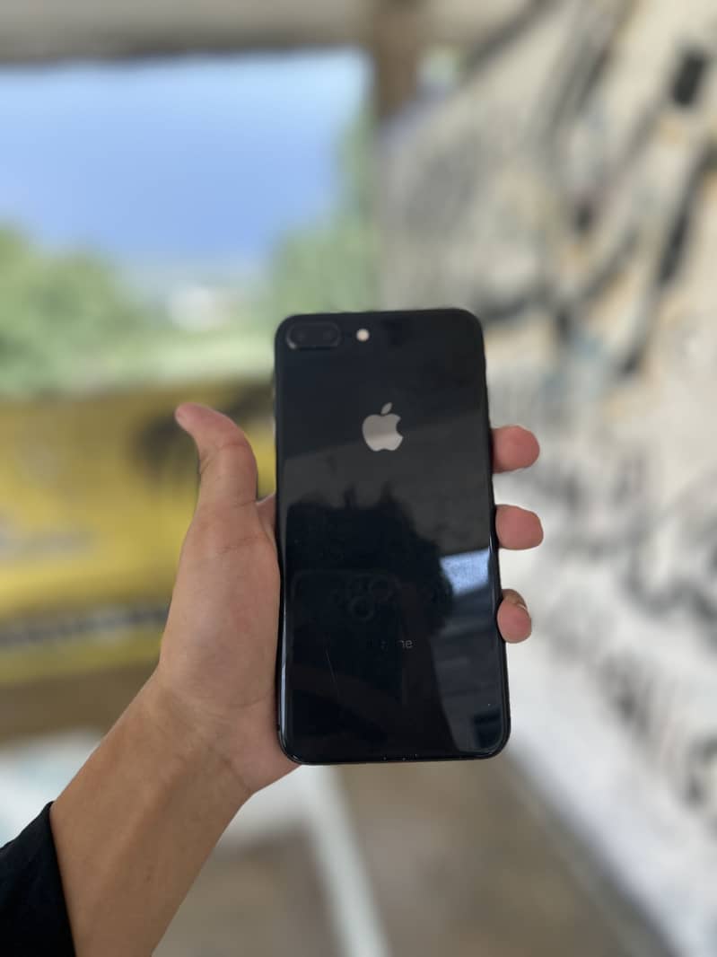 Apple iPhone 8 Plus 0