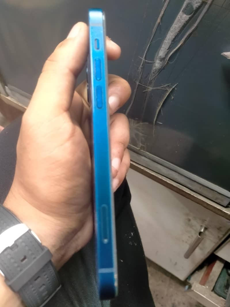 Apple iPhone 12 3
