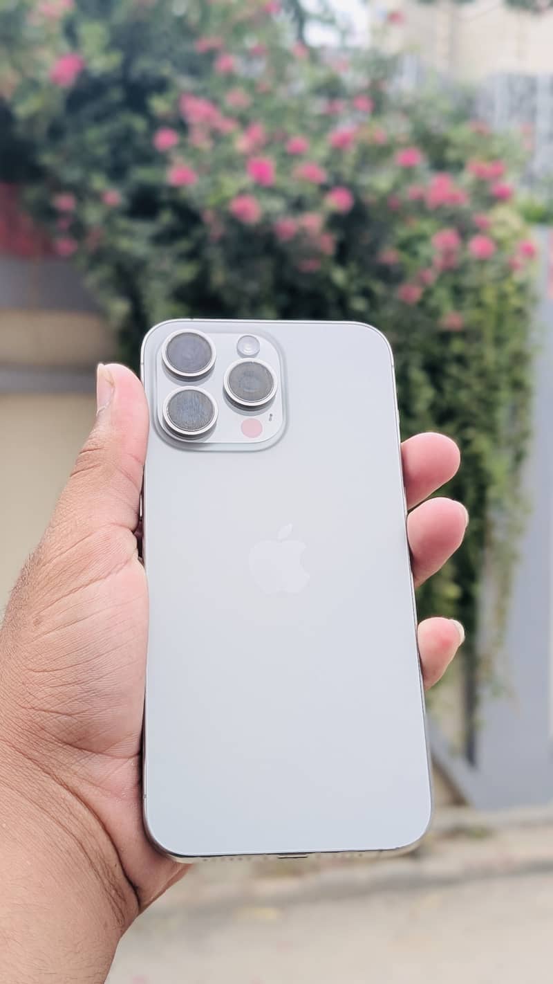 Apple iPhone 15 Pro Max 5