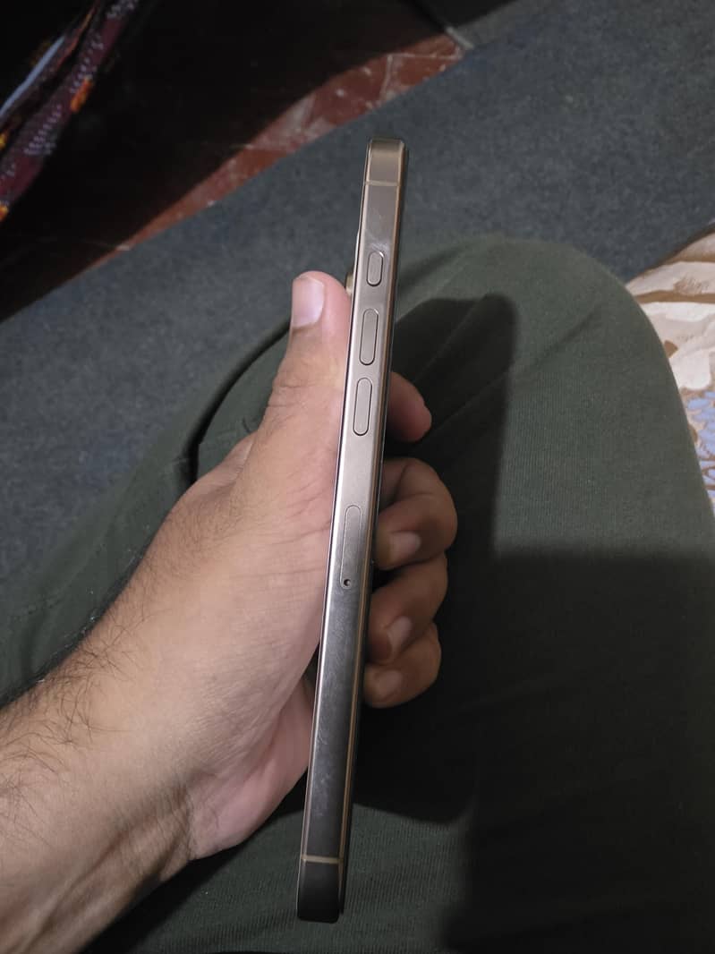 Apple iPhone 16 Pro Max 3