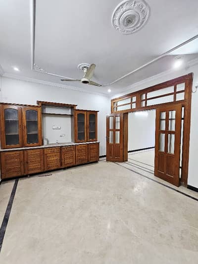 9 Marla Upper Portion With Servant Quarter Prime Location All Facilities Gas & Electric Separate Boring G-14/4