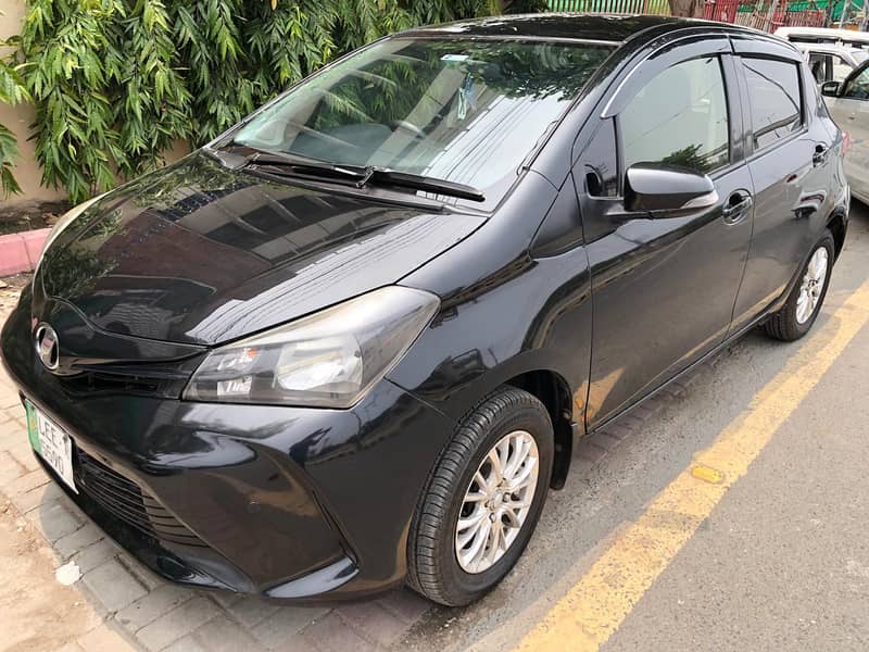 vitz black 1