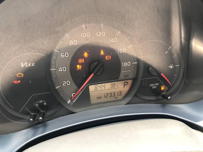 vitz black 6