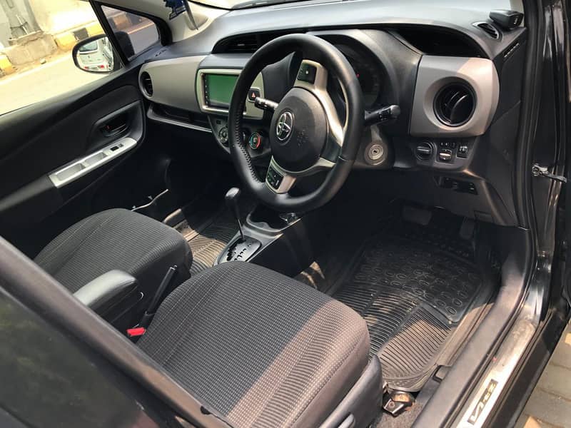 vitz black 11