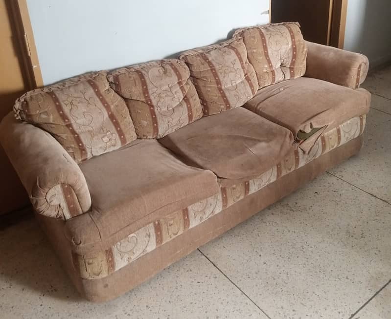 Sofa set. . . . . . 5 seator 1