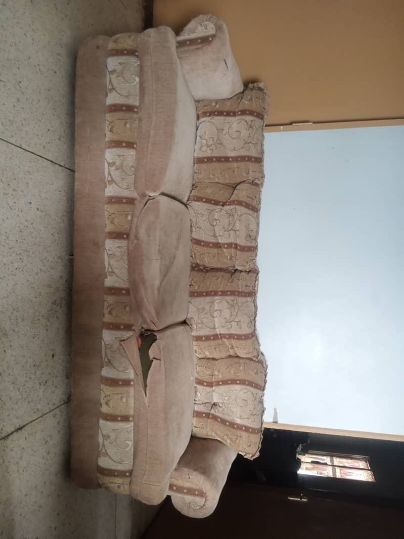 Sofa set. . . . . . 5 seator 3