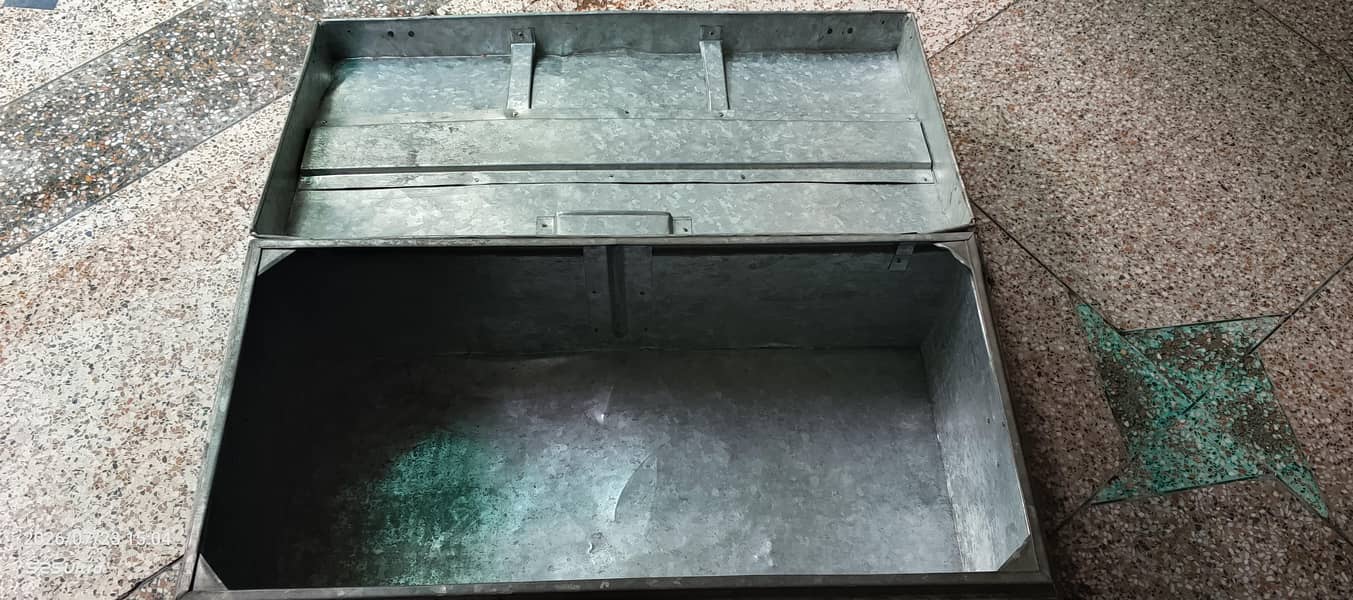 3 Trunk iron 10