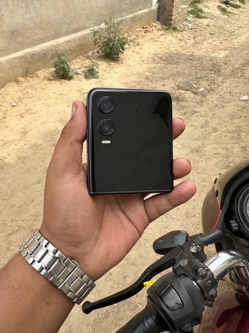 Infinix Zero Flip 8